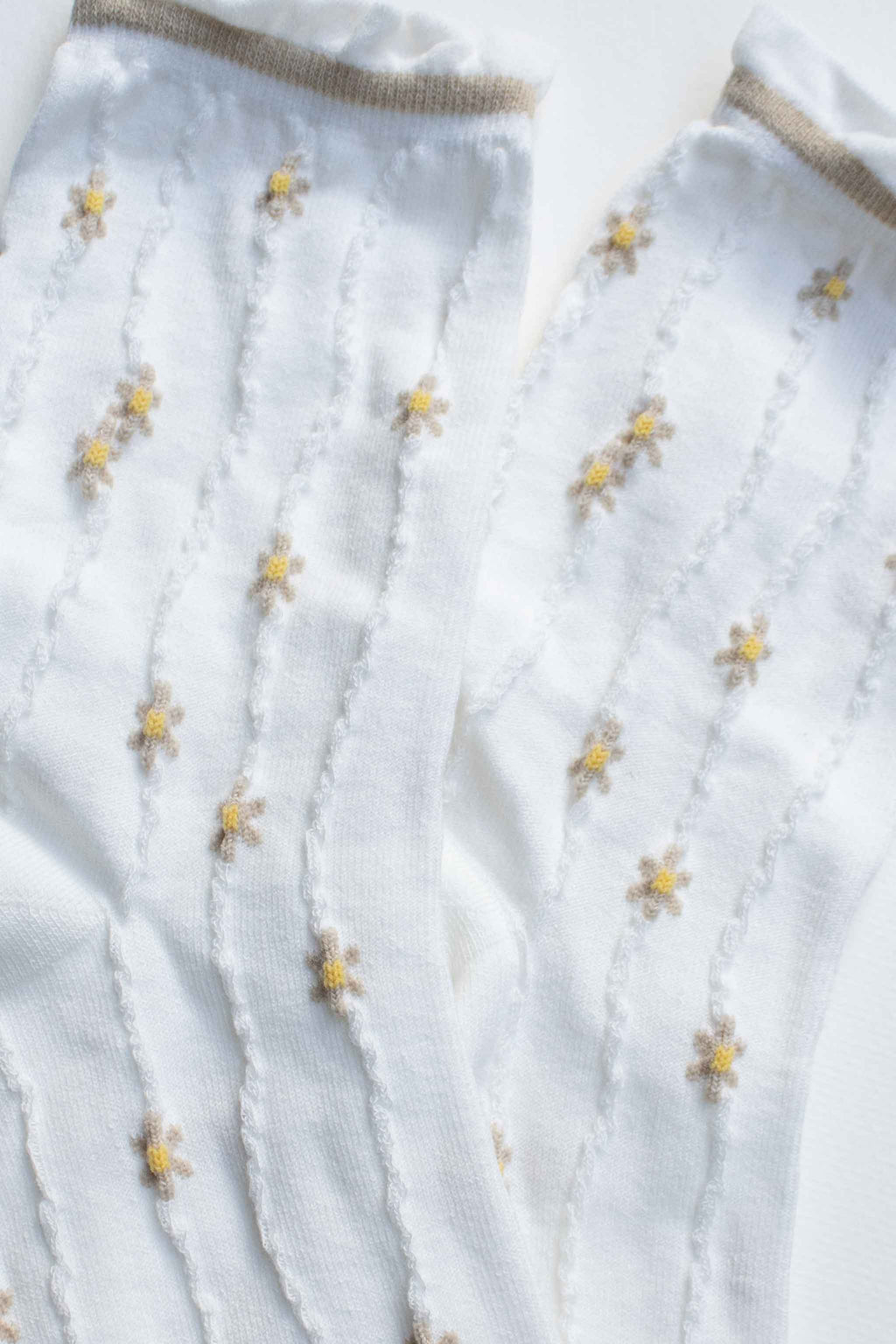 Wavy Daisy Cotton Blend Socks